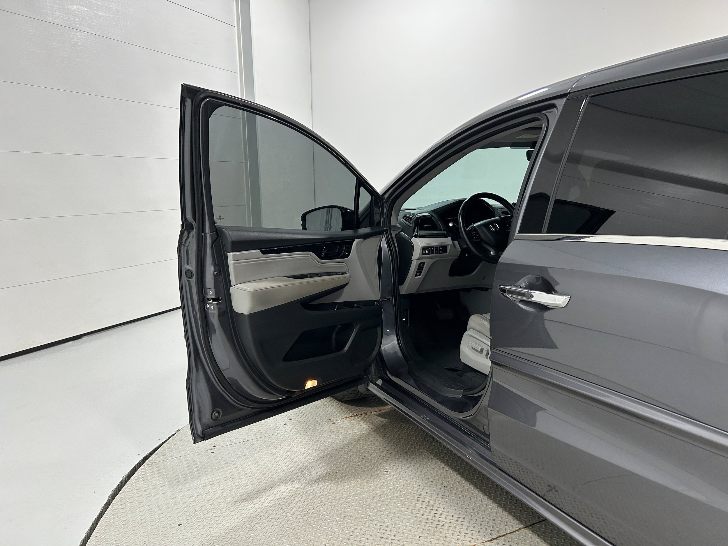 Used 2019 Honda Odyssey Elite image 25