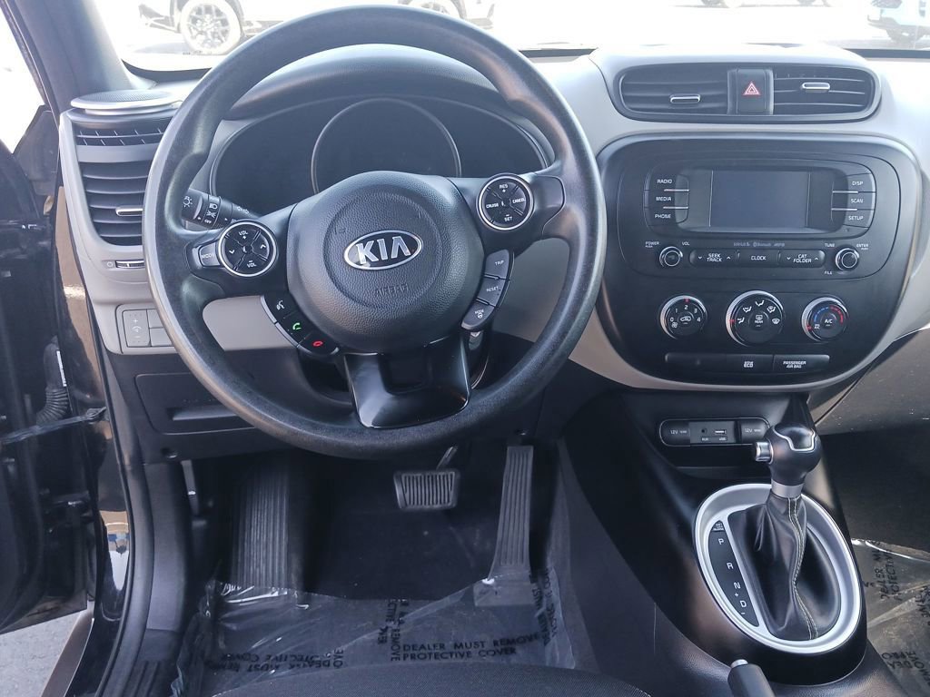 Used 2016 Kia Soul + image 12
