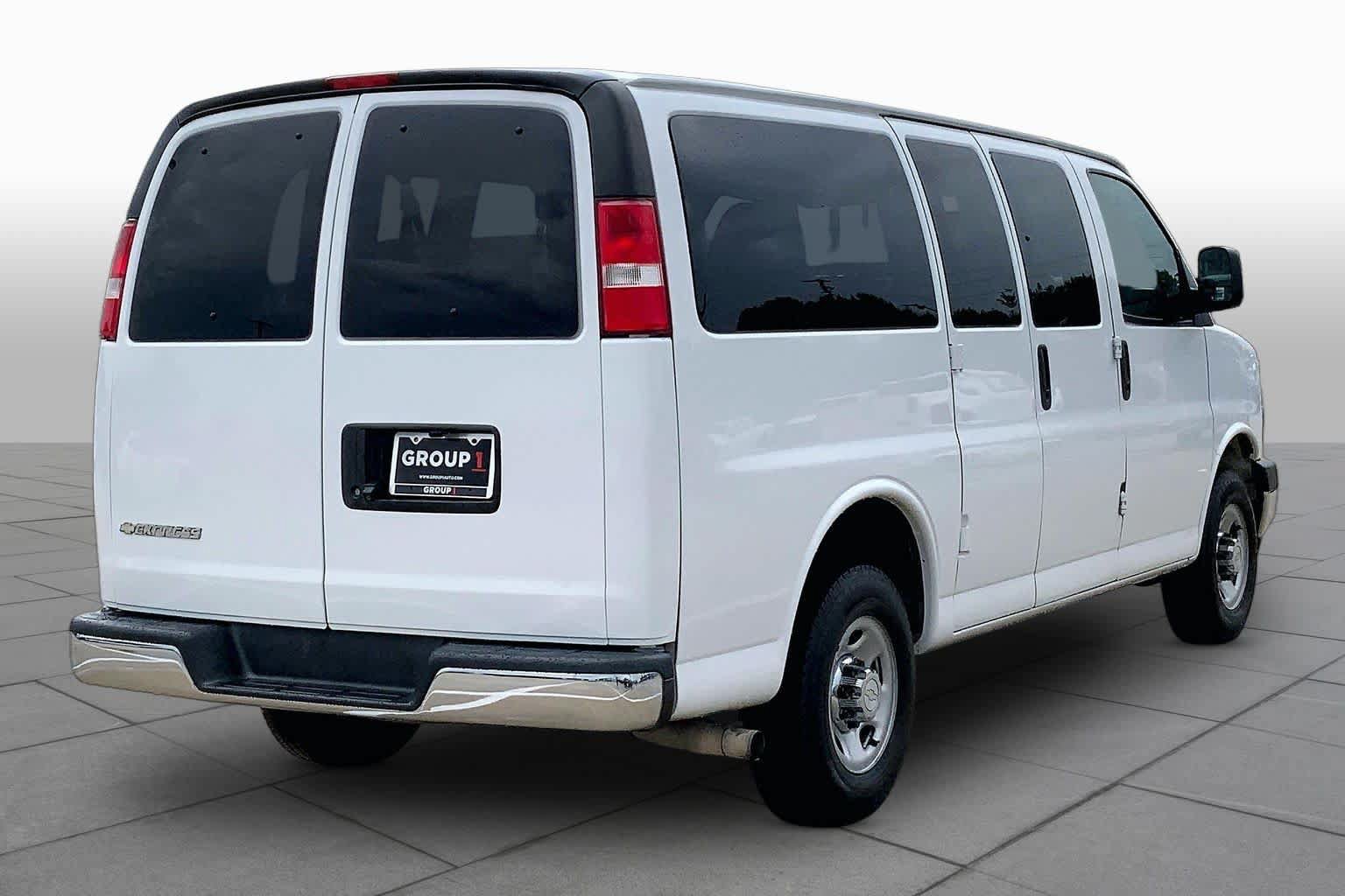 Used 2020 Chevrolet Express 2500 LT w/ LT Preferred Equipment Group RWD image 12