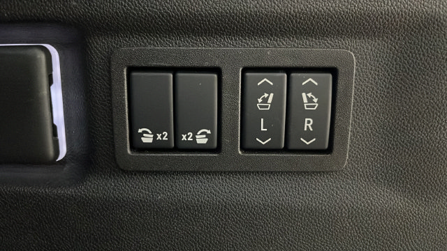 Used 2025 Chevrolet Suburban Premier AWD/4WD image 26