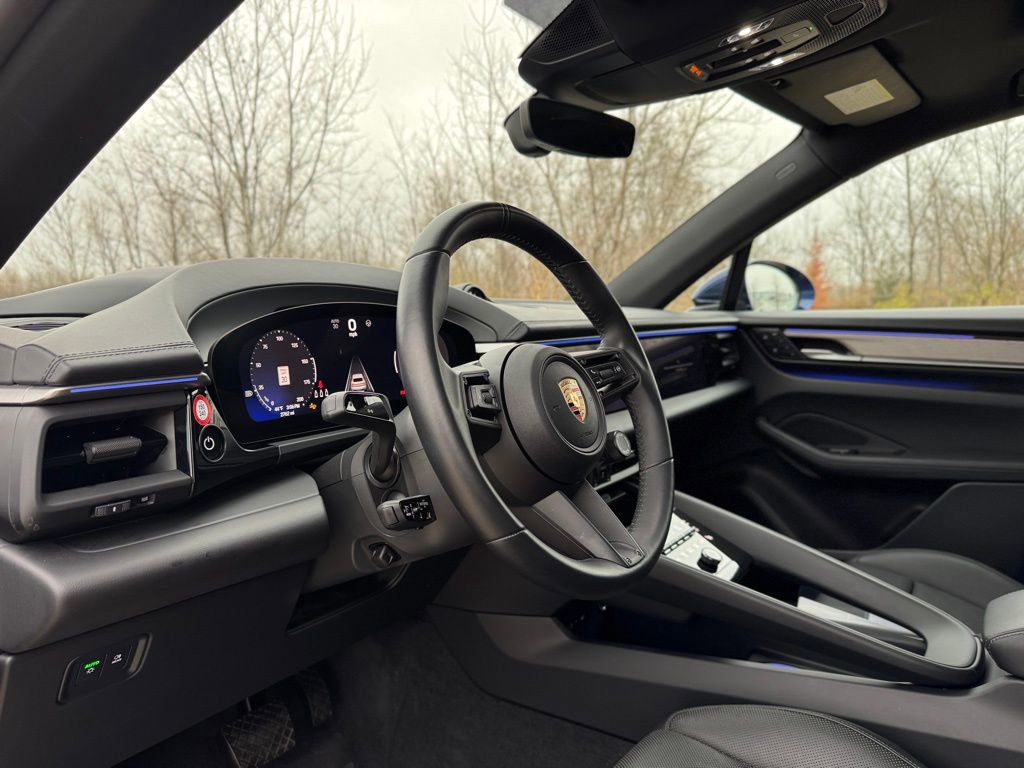 Used 2024 Porsche Macan 4 Electric image 4