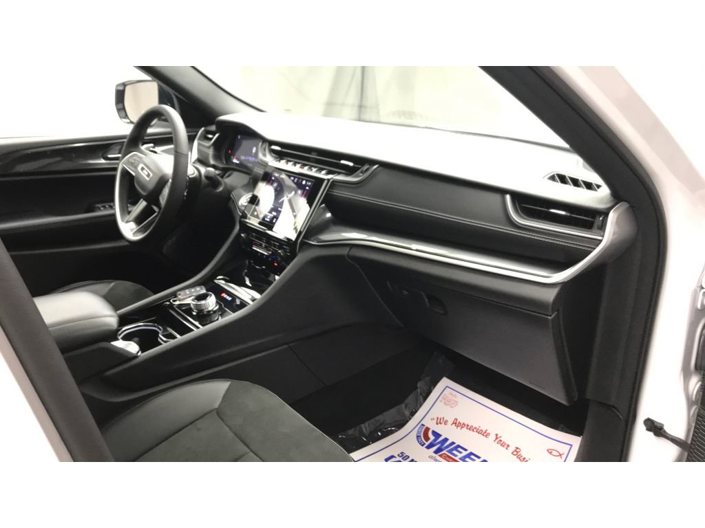 Used 2023 Jeep Grand Cherokee Altitude image 23