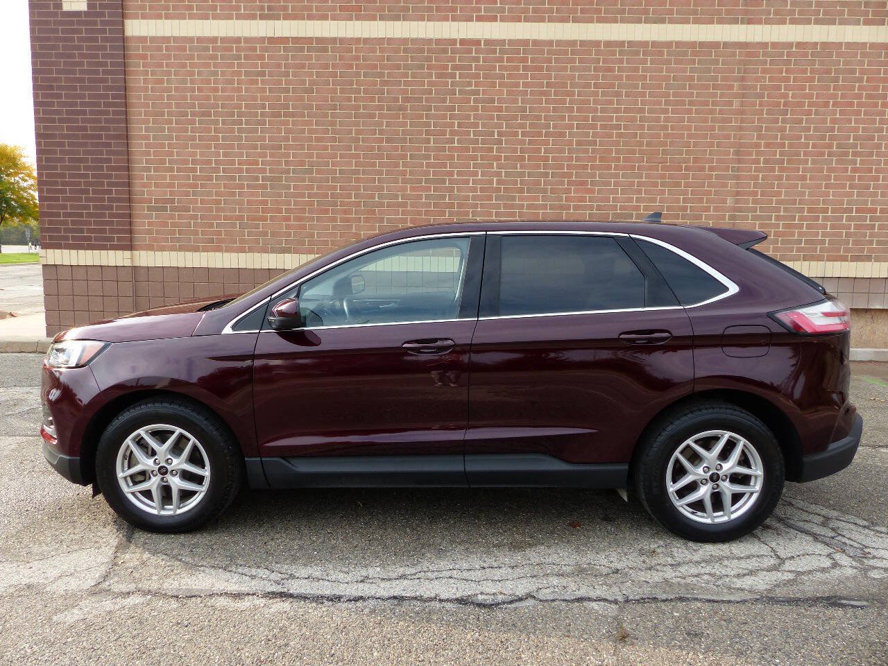 Used 2024 Ford Edge SEL w/ Convenience Package AWD/4WD image 4