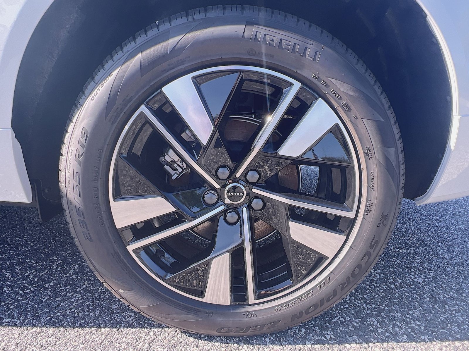 New 2026 Volvo XC60 B5 Plus w/ Protection Package Premier AWD/4WD image 12