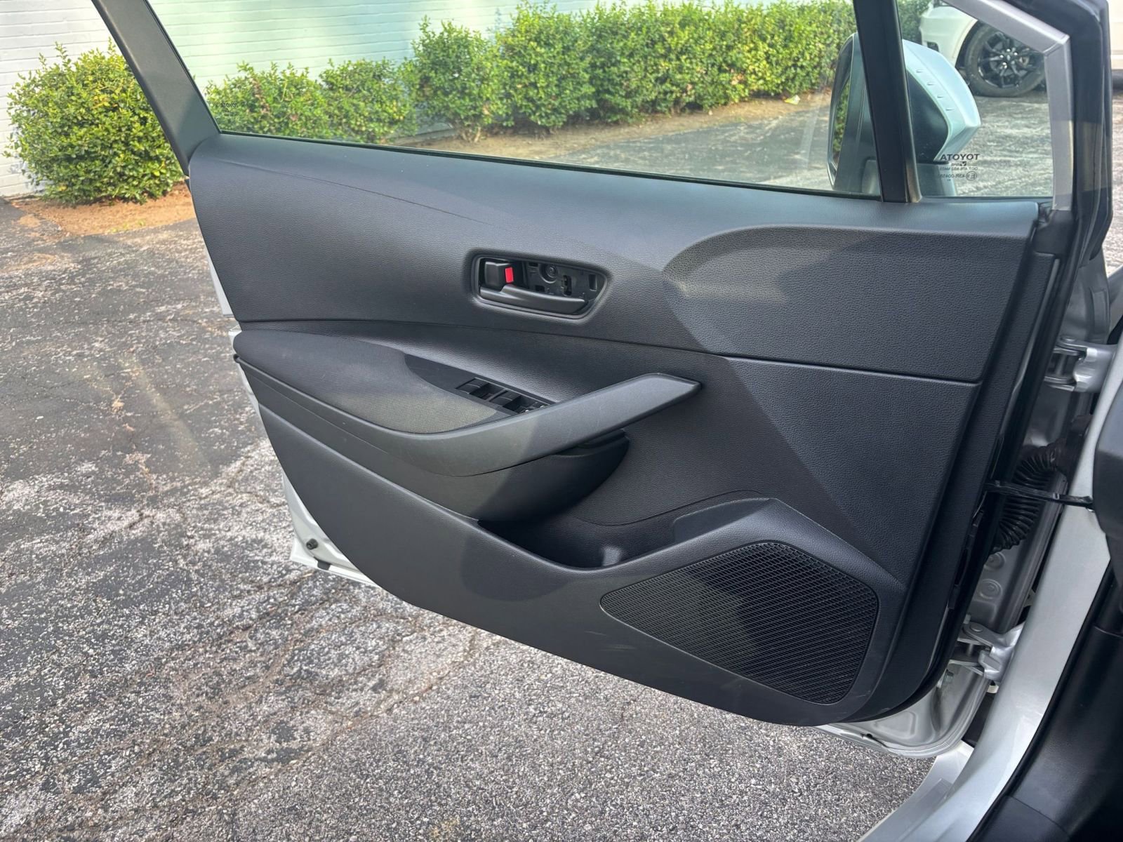 Used 2025 Toyota Corolla LE image 18