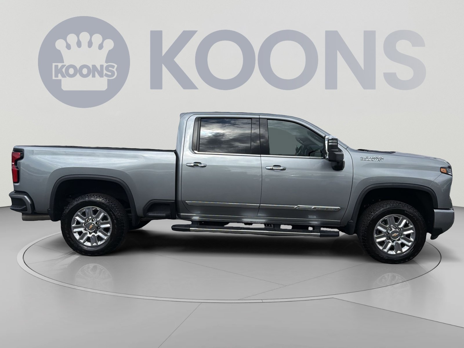 Used 2024 Chevrolet Silverado 2500 High Country w/ High Country Premium Package AWD/4WD image 8
