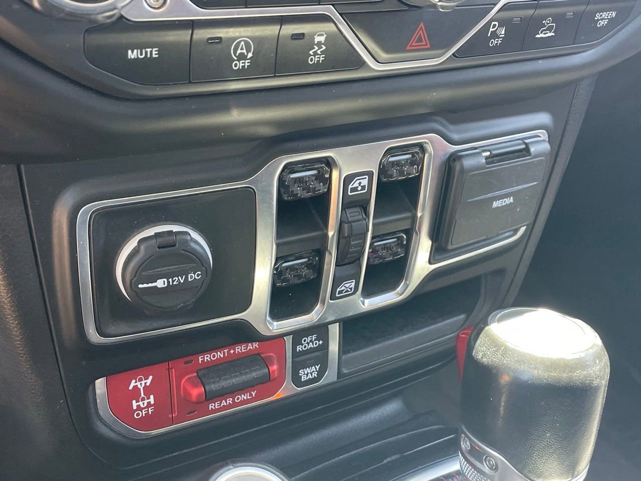 Used 2020 Jeep Gladiator Rubicon AWD/4WD image 9