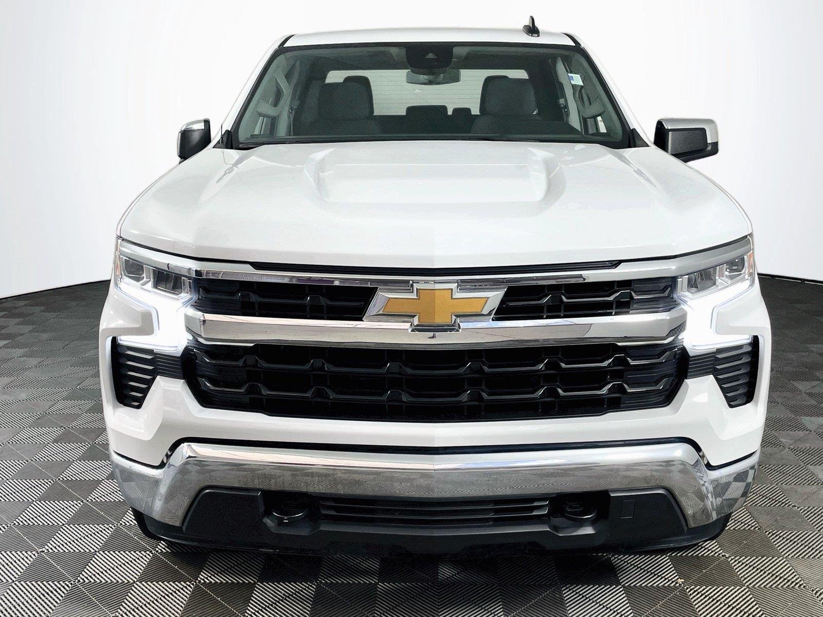 Used 2024 Chevrolet Silverado 1500 LT AWD/4WD image 2