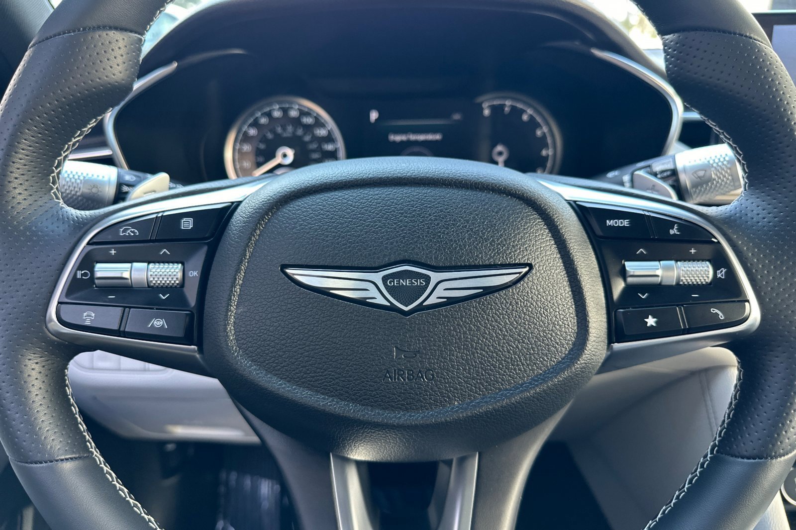 Used 2025 Genesis G70 2.5T image 24