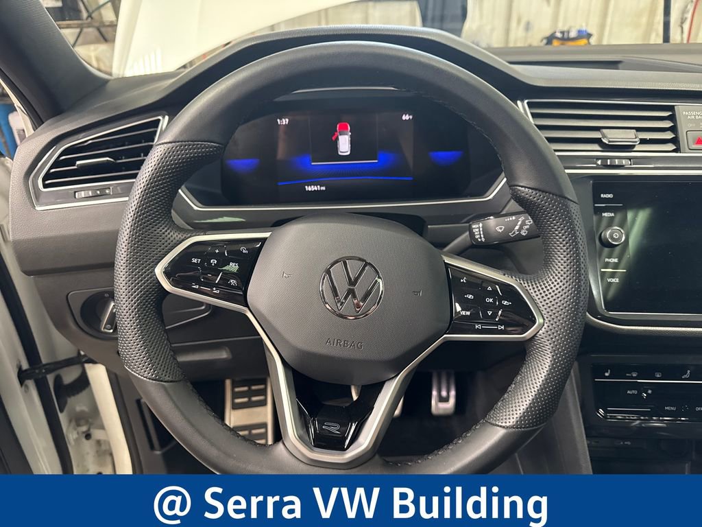 Used 2024 Volkswagen Tiguan SE R-Line AWD/4WD image 23