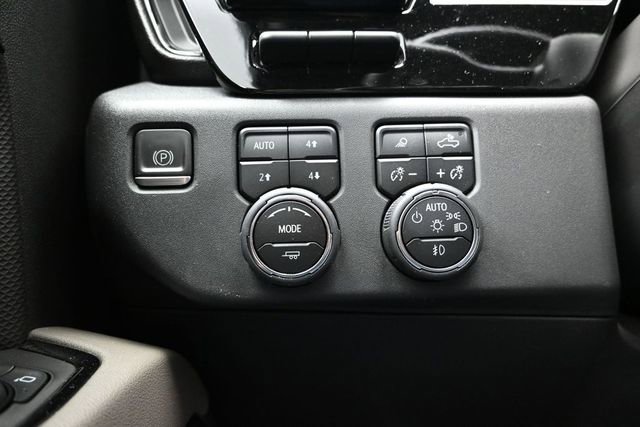 Used 2023 Chevrolet Silverado 1500 ZR2 w/ Technology Package AWD/4WD image 6