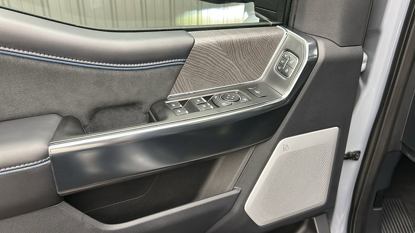 Used 2025 Ford F450 Platinum w/ FX4 Off-Road Package image 34