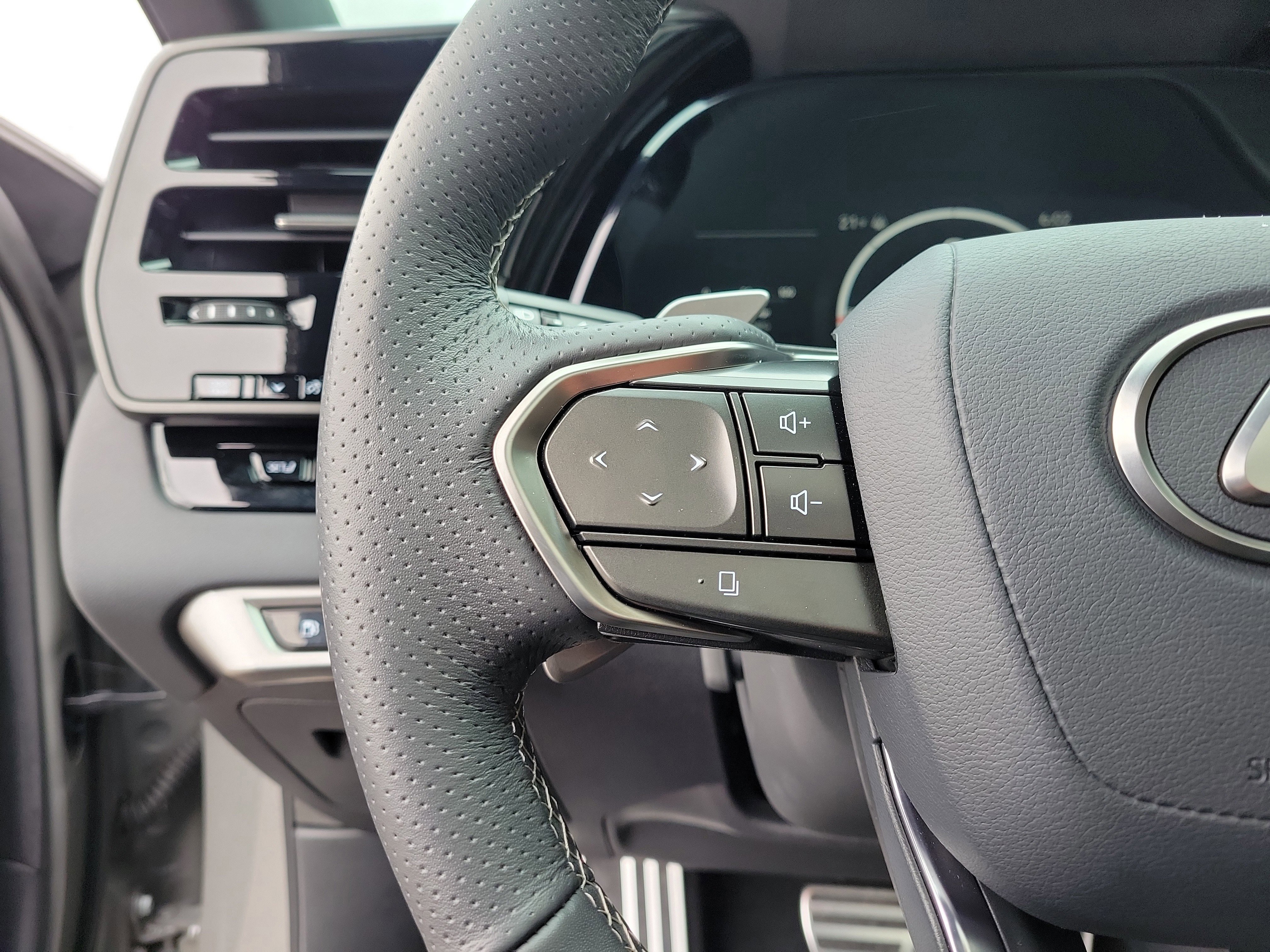 Used 2025 Lexus RX 500h F Sport image 22