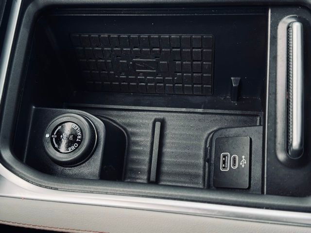 Used 2025 Ford Expedition Active image 46