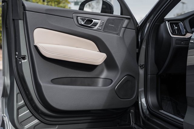 New 2026 Volvo XC60 B5 Plus w/ Protection Package Premier image 34