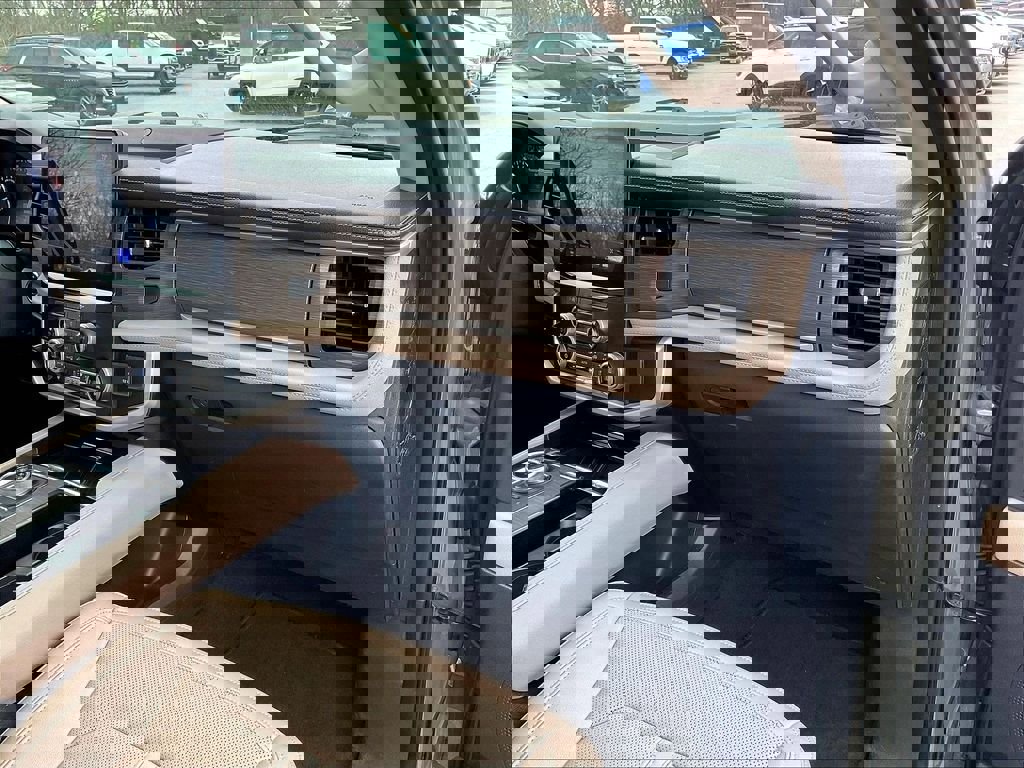 Used 2024 Ford Expedition Limited image 12