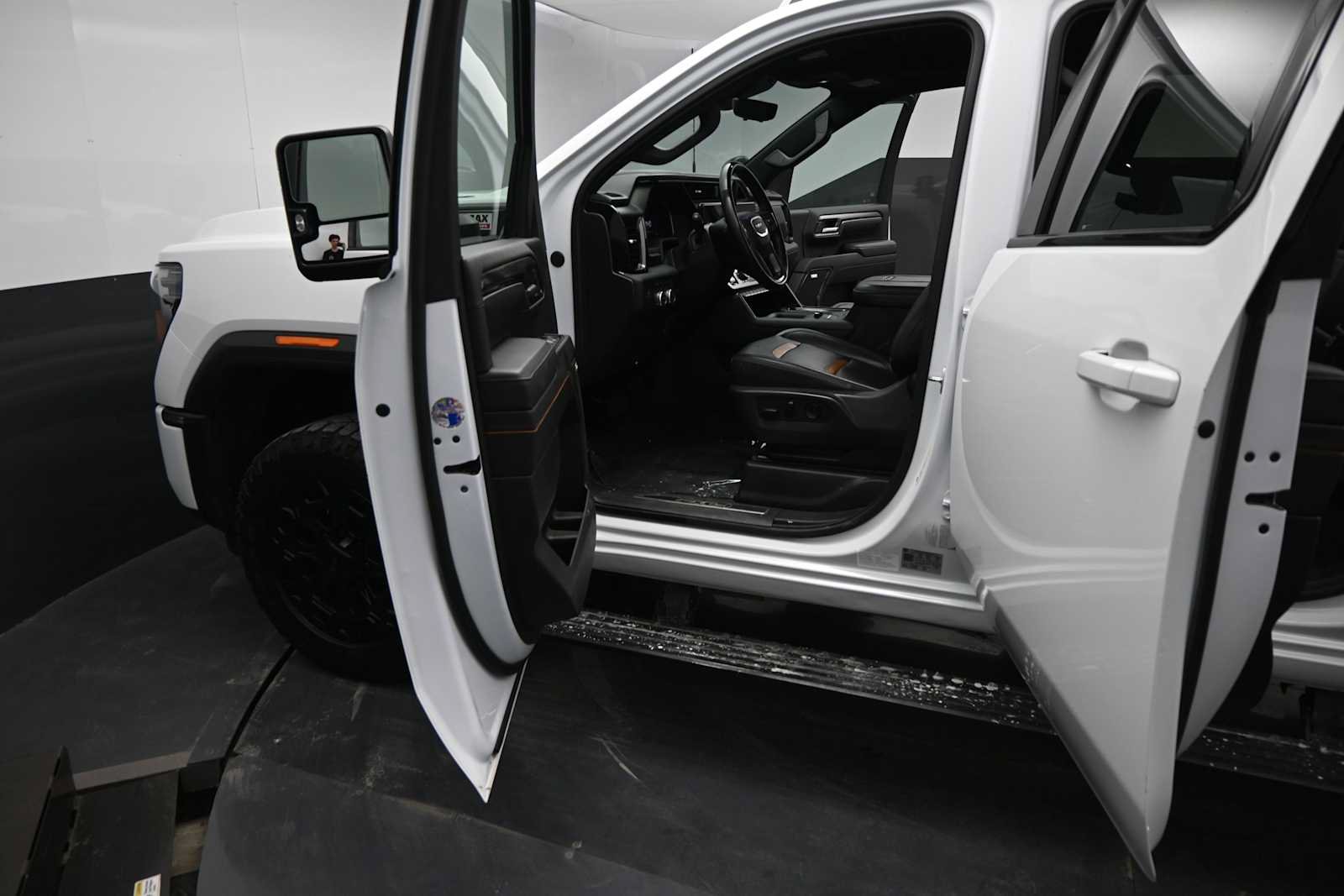 Used 2024 GMC Sierra 2500 AT4 w/ AT4 Premium Plus Package AWD/4WD image 57