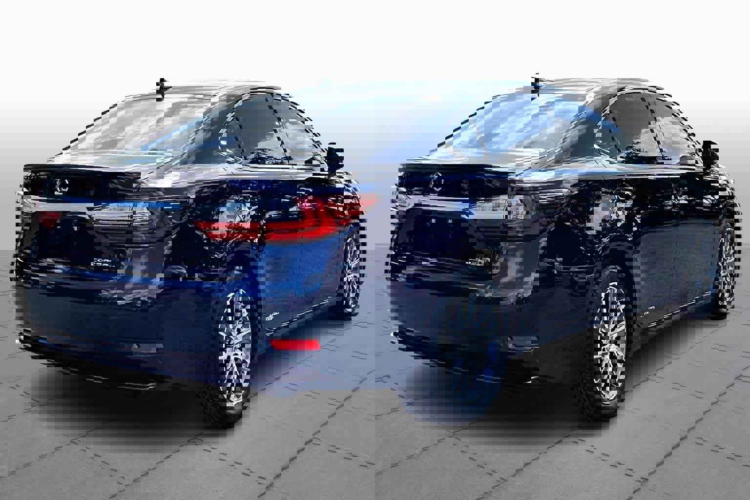 Used 2017 Lexus ES 300h image 13