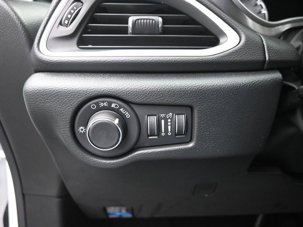 New 2026 Chrysler Voyager LX FWD image 33
