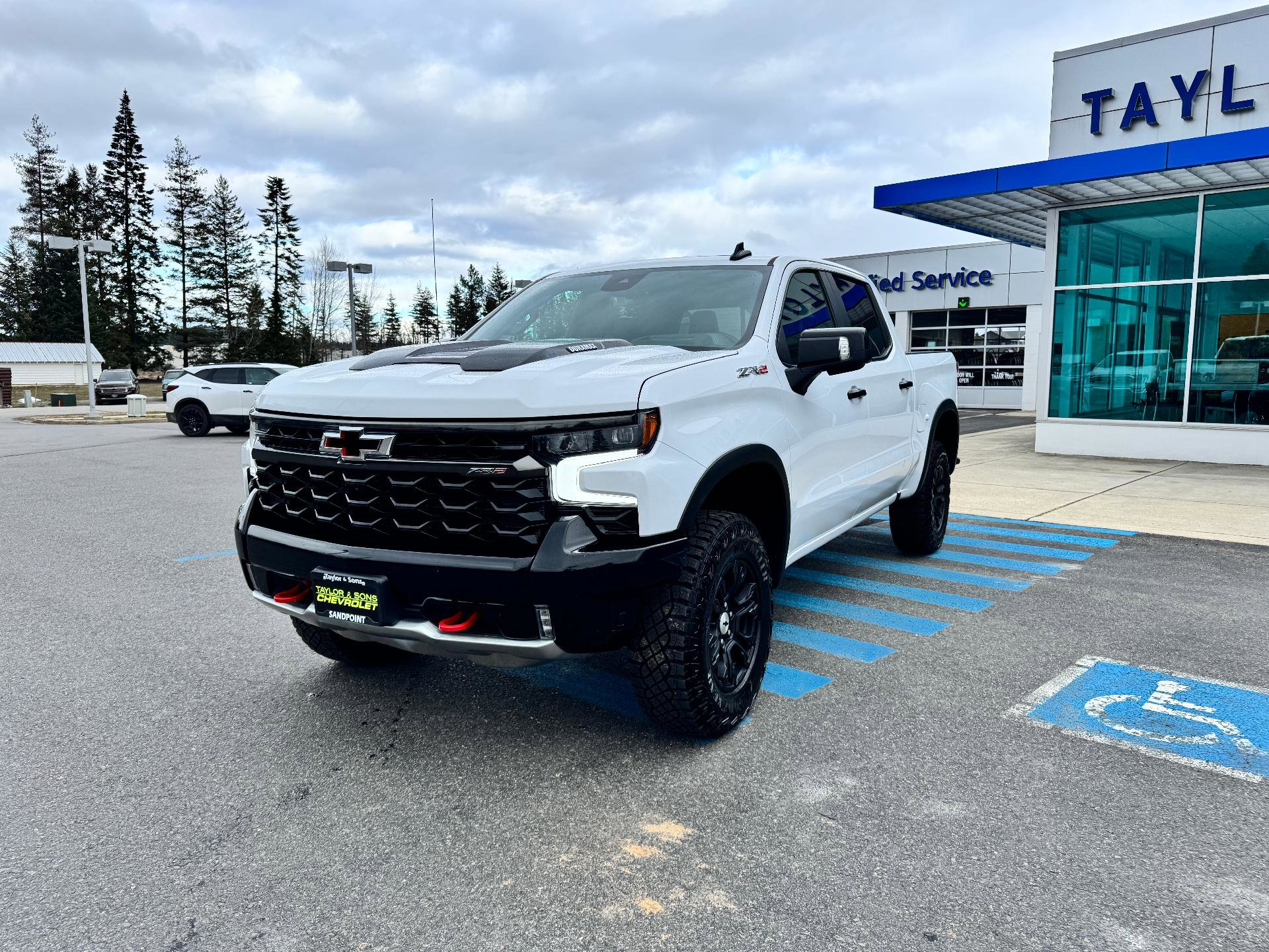 Used 2024 Chevrolet Silverado 1500 ZR2 w/ Technology Package image 3