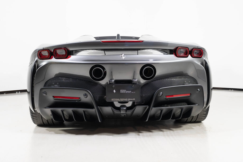 Used 2022 Ferrari SF90 Spider image 10