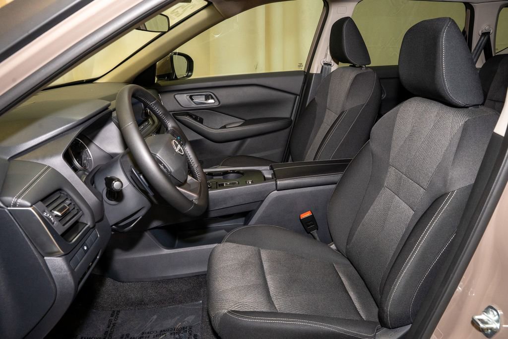 Certified 2025 Nissan Rogue SV image 11