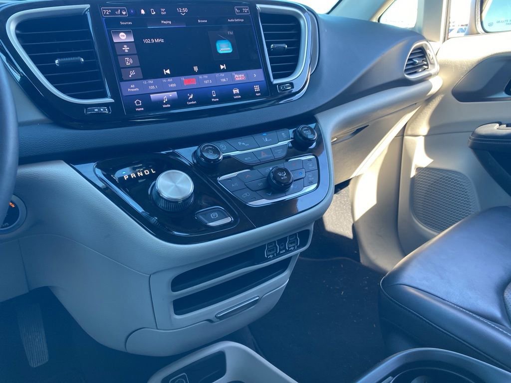 Used 2023 Chrysler Pacifica Touring-L image 19