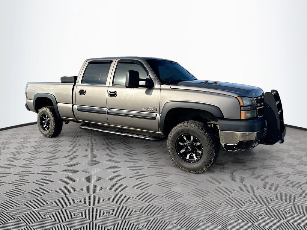 Used 2006 Chevrolet Silverado 2500 LT w/ Heavy-Duty Power Package image 3