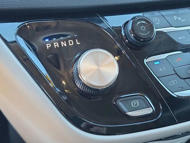 Used 2024 Chrysler Pacifica Touring-L image 24