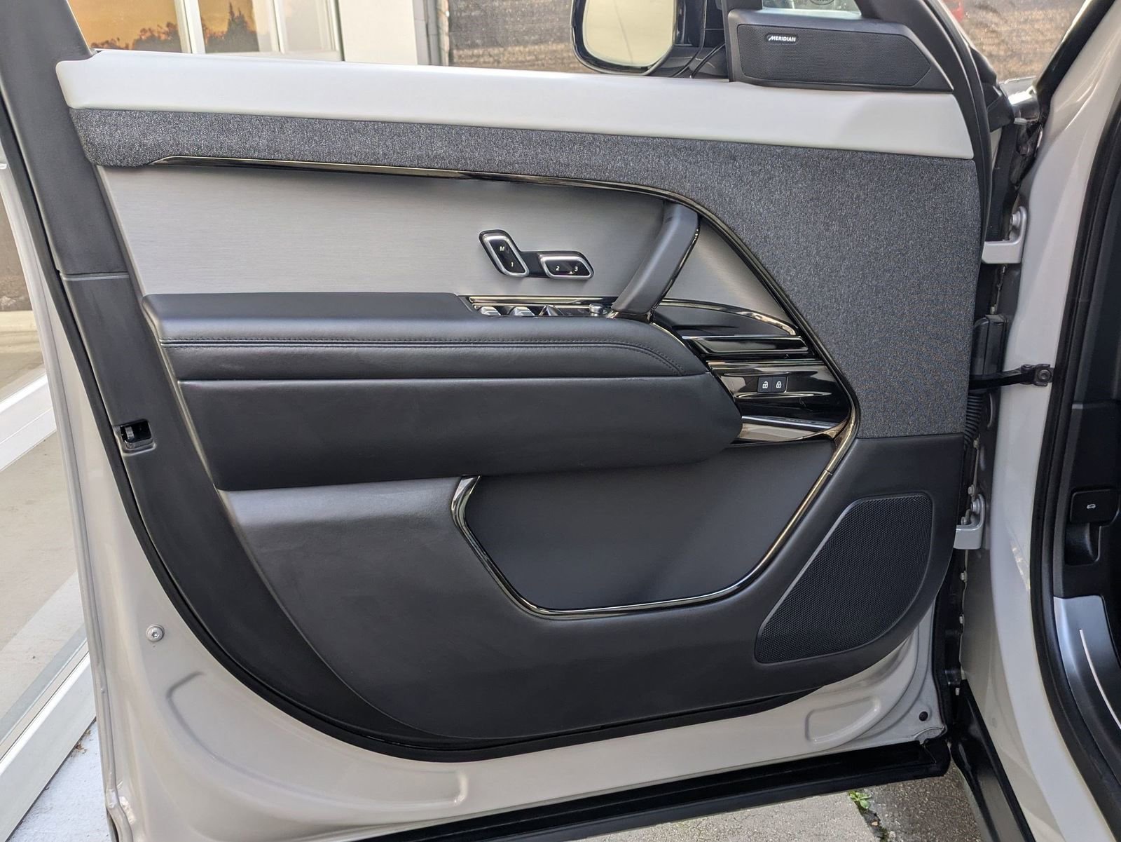 Used 2025 Land Rover Range Rover Sport Dynamic SE image 16