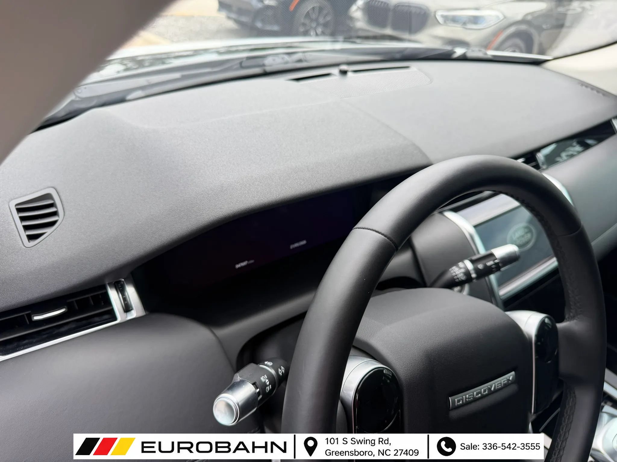 Used 2020 Land Rover Discovery Sport SE AWD/4WD image 7