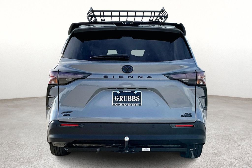 Used 2024 Toyota Sienna XLE Woodland Edition image 5