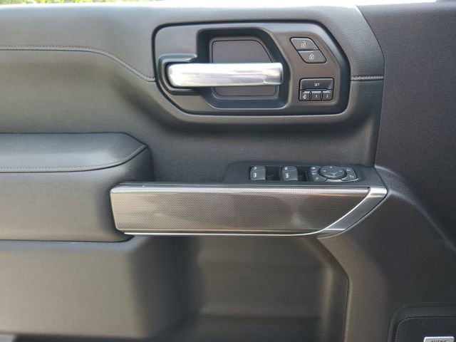 Used 2023 GMC Sierra 2500 AT4 w/ AT4 Premium Plus Package AWD/4WD image 17
