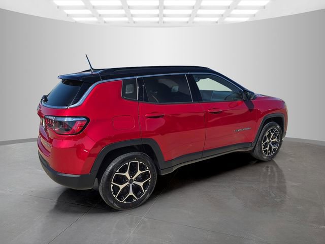 Used 2025 Jeep Compass Limited AWD/4WD image 2