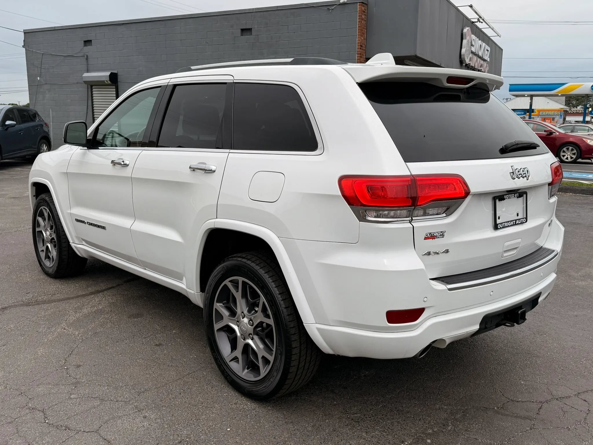 Used 2019 Jeep Grand Cherokee Overland AWD/4WD image 2