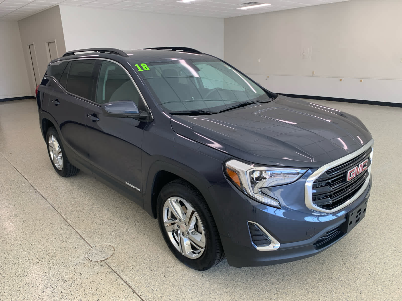 Used 2018 GMC Terrain SLE w/ Driver Convenience Package image 3