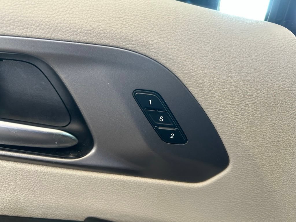 Used 2024 Chrysler Pacifica Touring-L FWD image 37