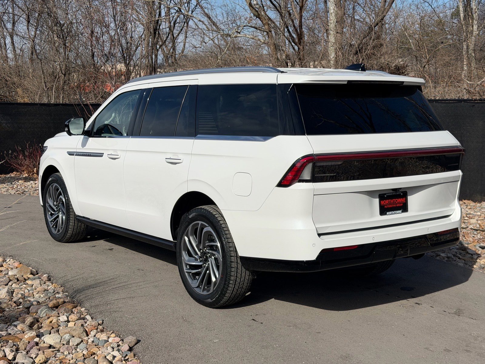 New 2026 Lincoln Navigator Reserve AWD/4WD image 3