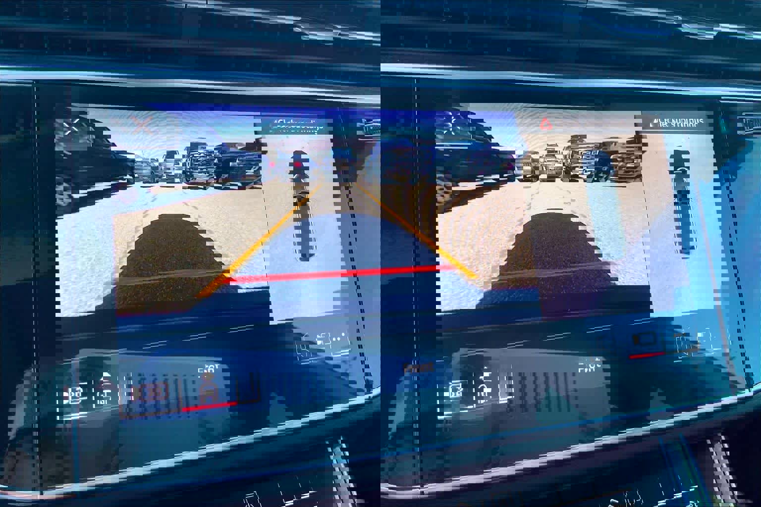 Used 2022 Audi Q8 Premium image 26