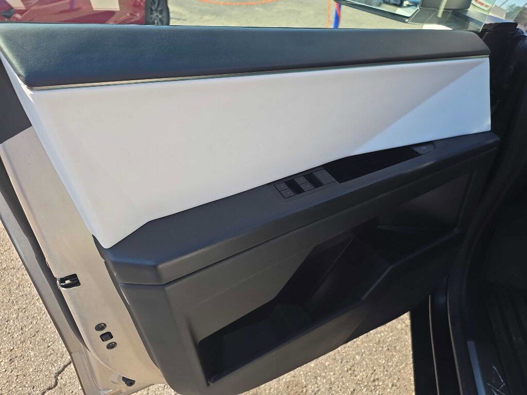 Used 2024 Tesla Cybertruck AWD Crew Cab image 11
