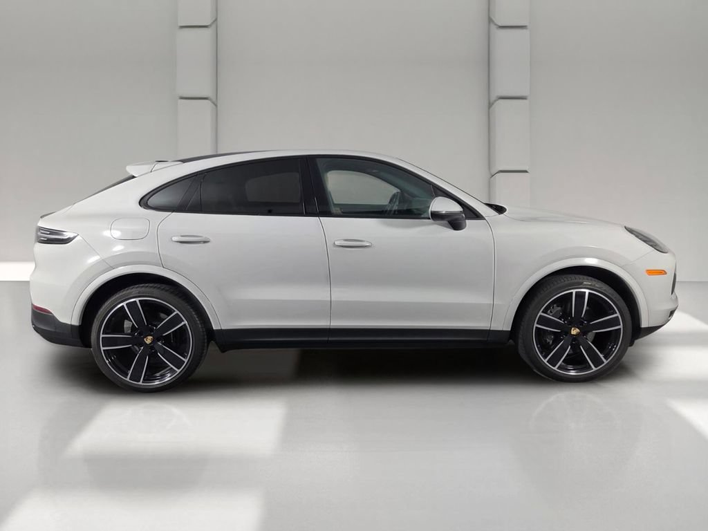 Used 2023 Porsche Cayenne Platinum Edition AWD/4WD image 4