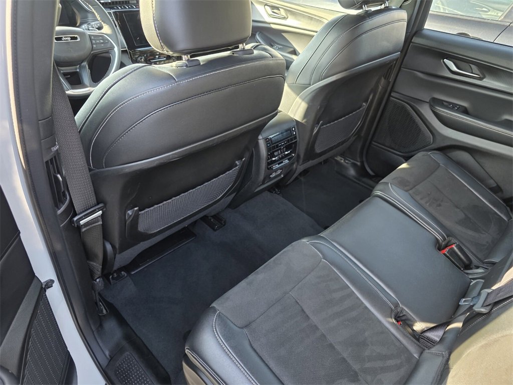 Used 2024 Jeep Grand Cherokee L Laredo image 14