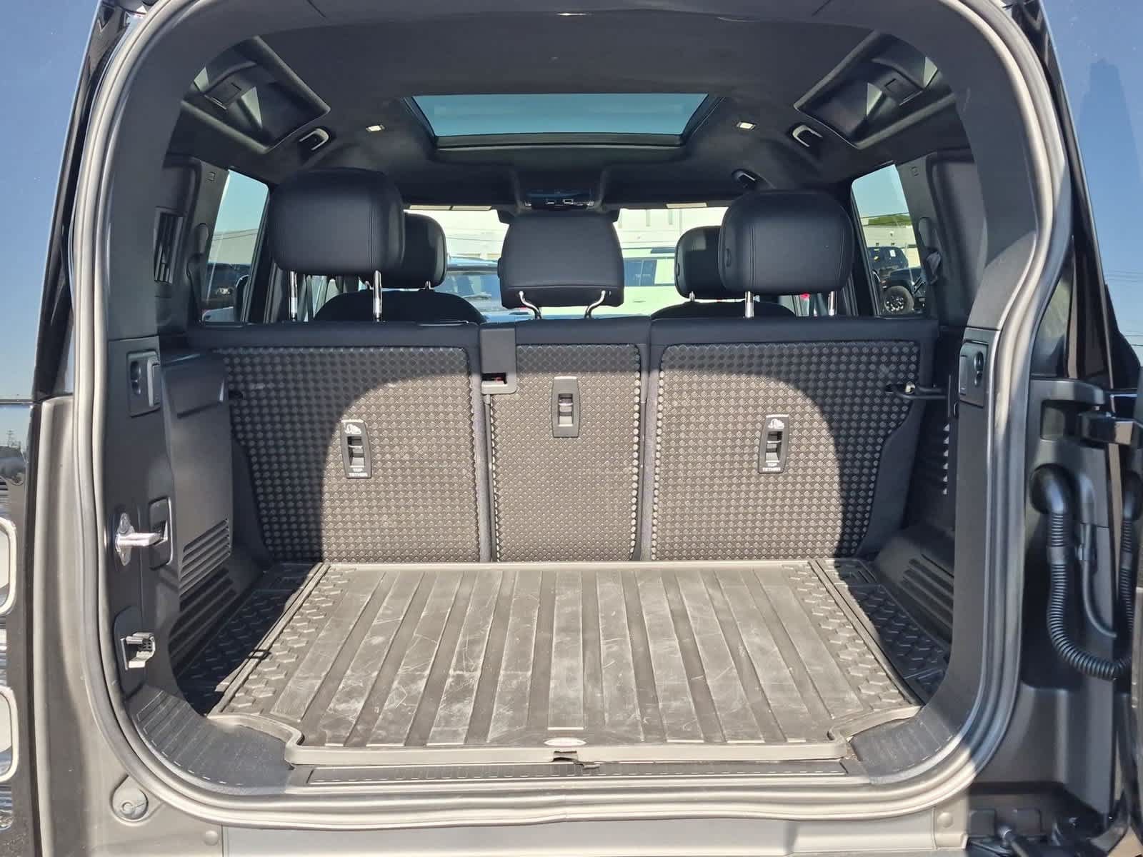 Certified 2025 Land Rover Defender 110 V8 AWD/4WD image 35