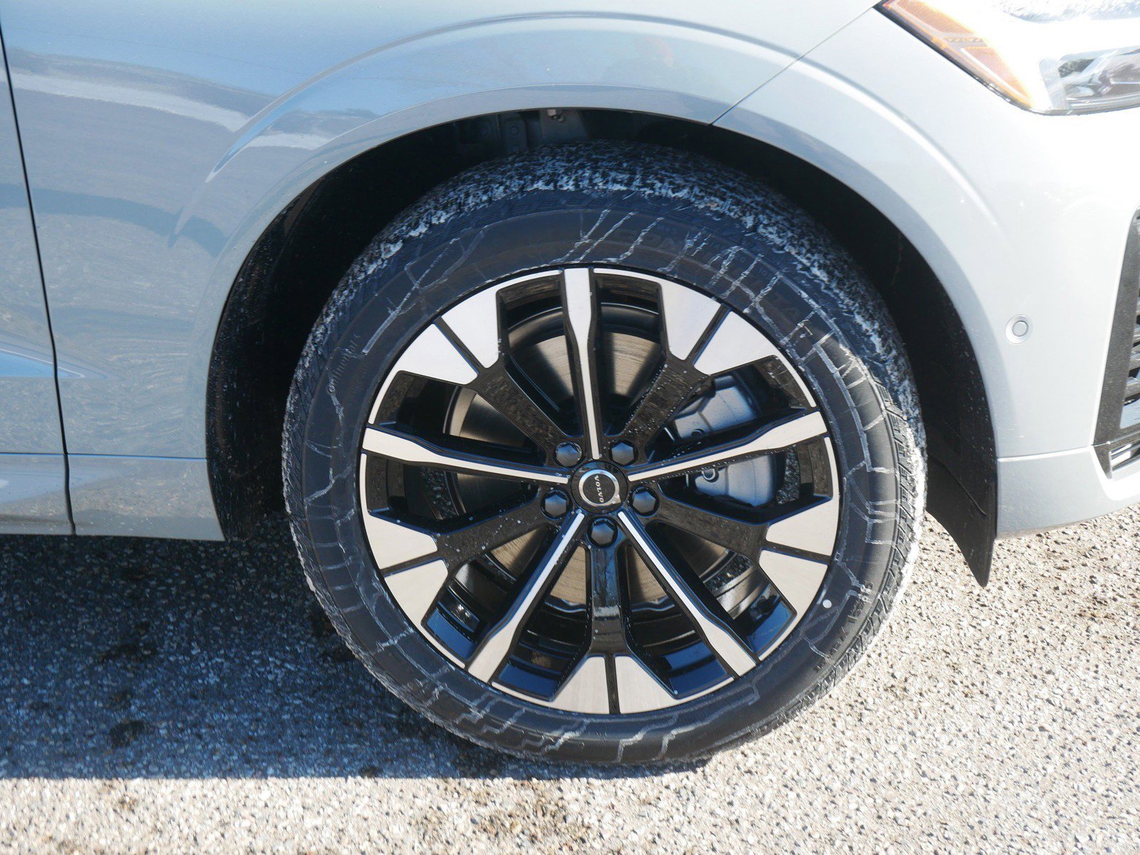 New 2026 Volvo XC60 T8 Plus w/ Protection Package Premier image 4