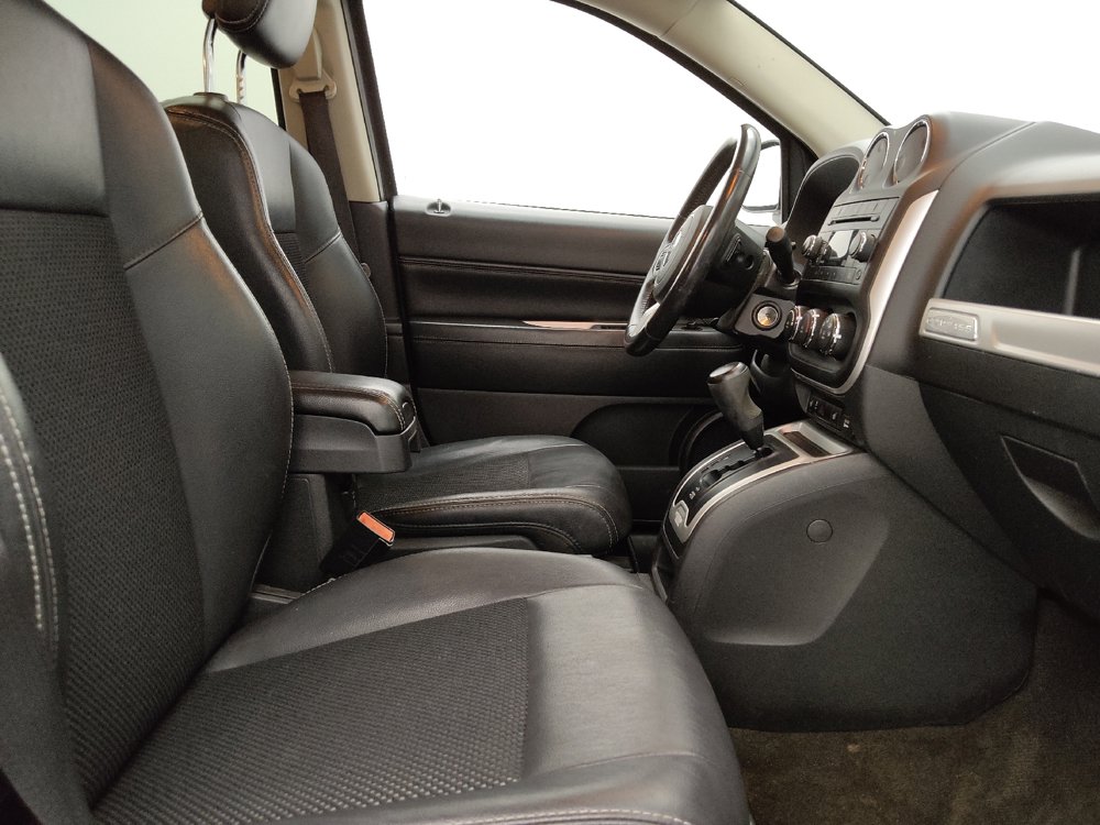 Used 2016 Jeep Compass Latitude FWD image 21