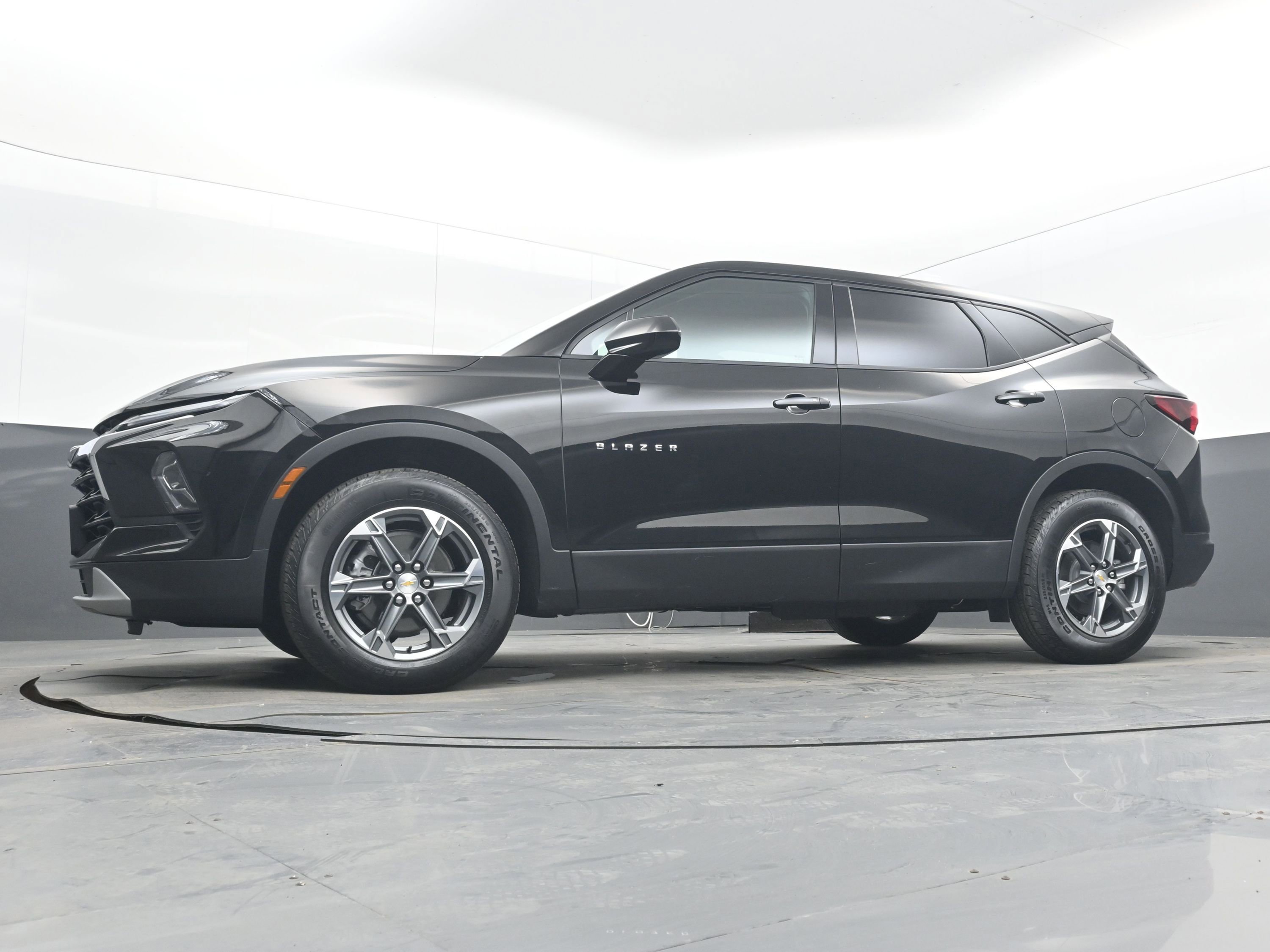 Used 2025 Chevrolet Blazer LT FWD image 29