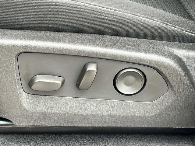 Used 2025 Chevrolet Colorado LT AWD/4WD image 21
