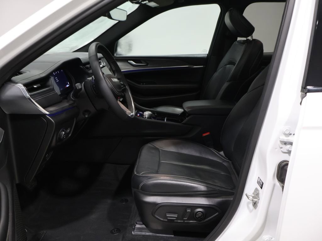 Certified 2024 Jeep Grand Cherokee Overland image 12