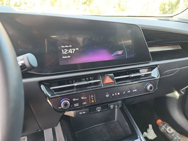 Used 2023 Kia Niro EX image 16