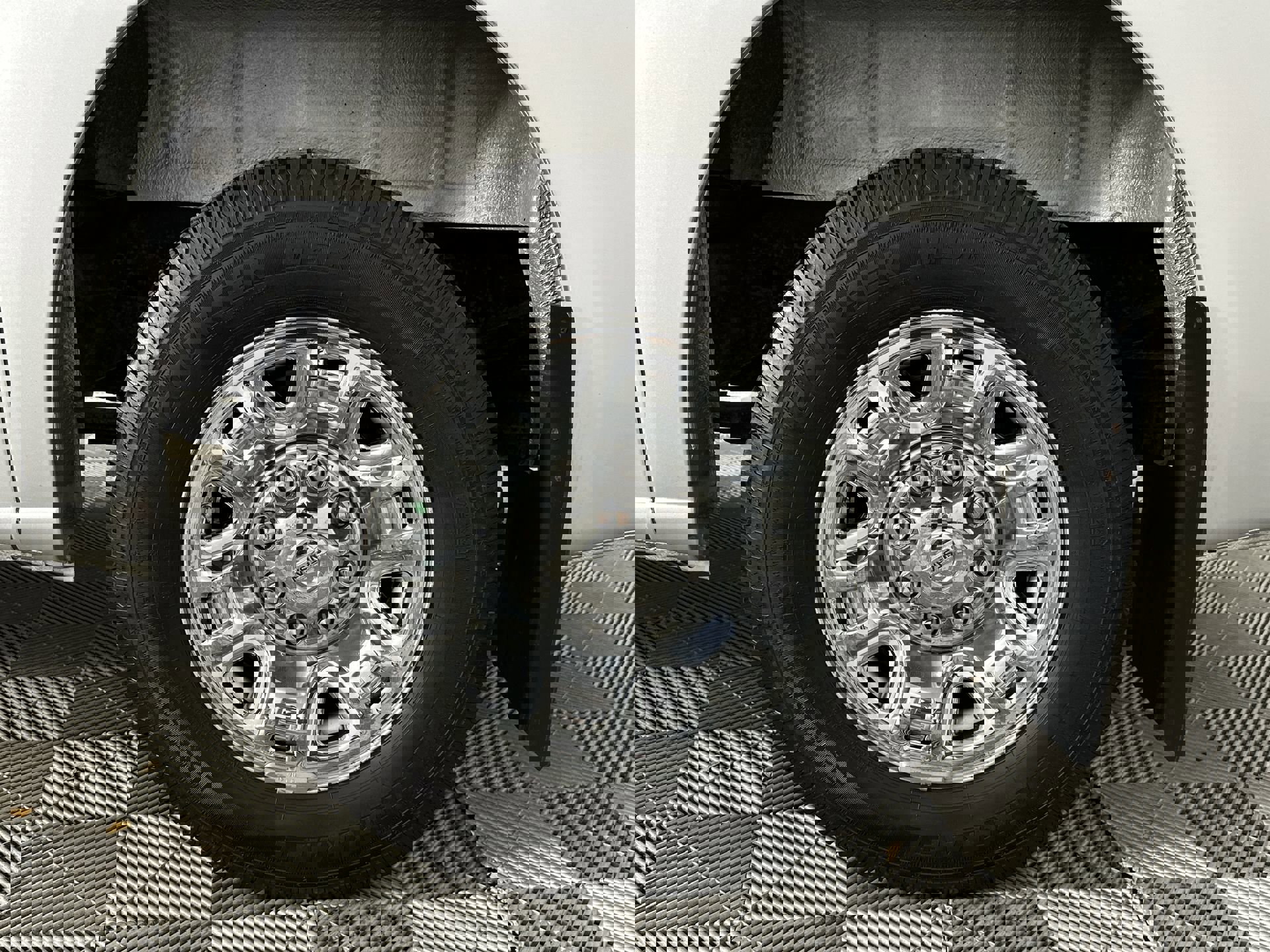 Used 2018 Nissan NV 3500 SV w/ Navigation Package image 14